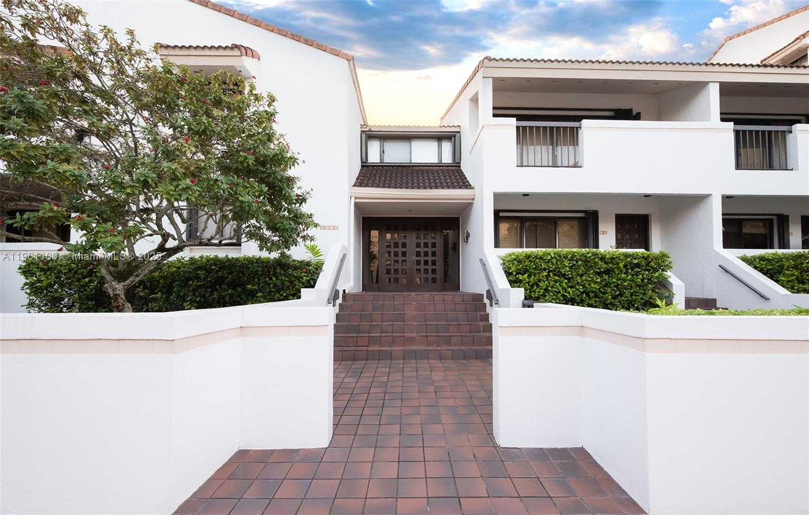 Small Image of 2600 CARDENA ST #PH2, Coral Gables Number 2