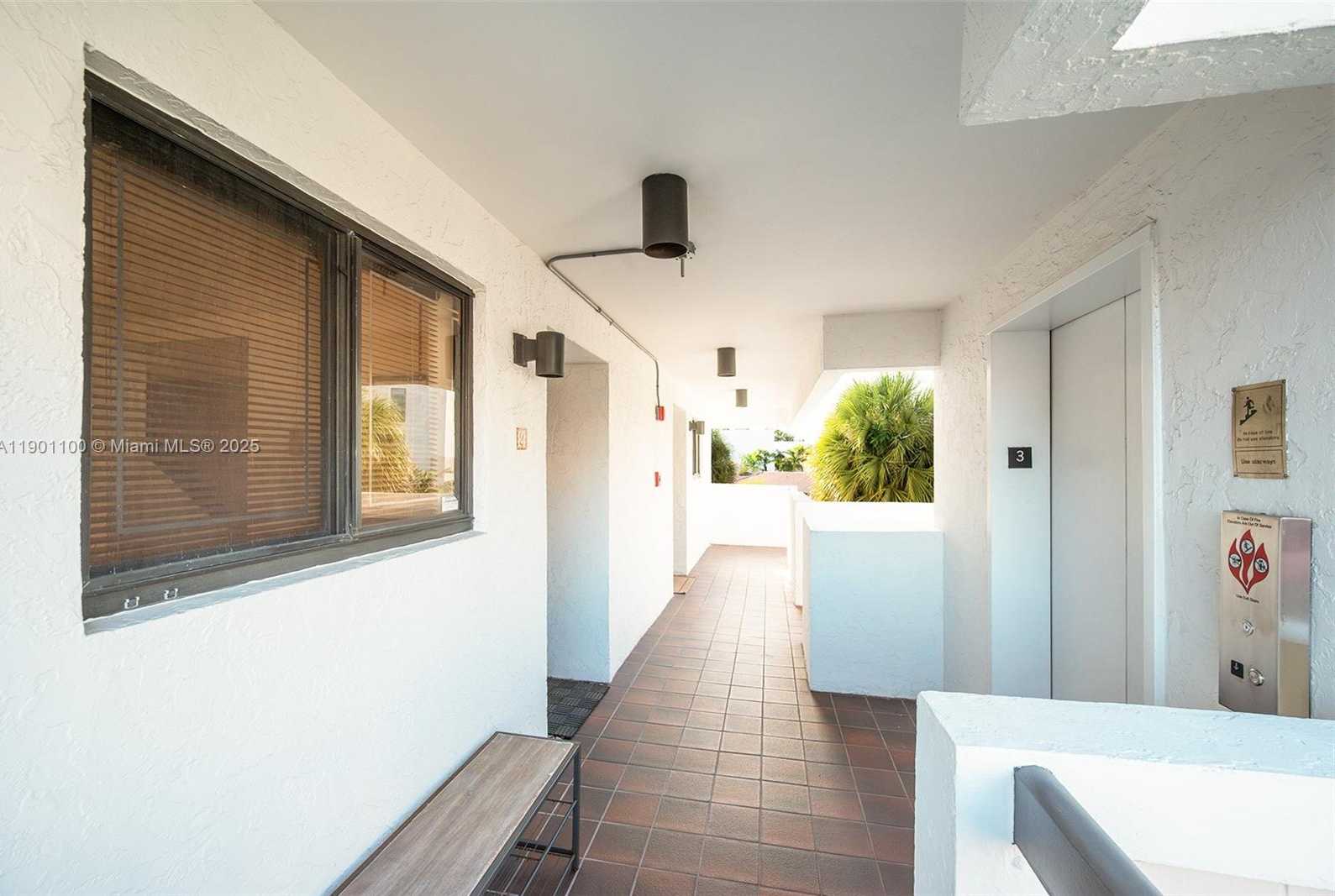 Small Image of 2600 CARDENA ST #PH2, Coral Gables Number 3
