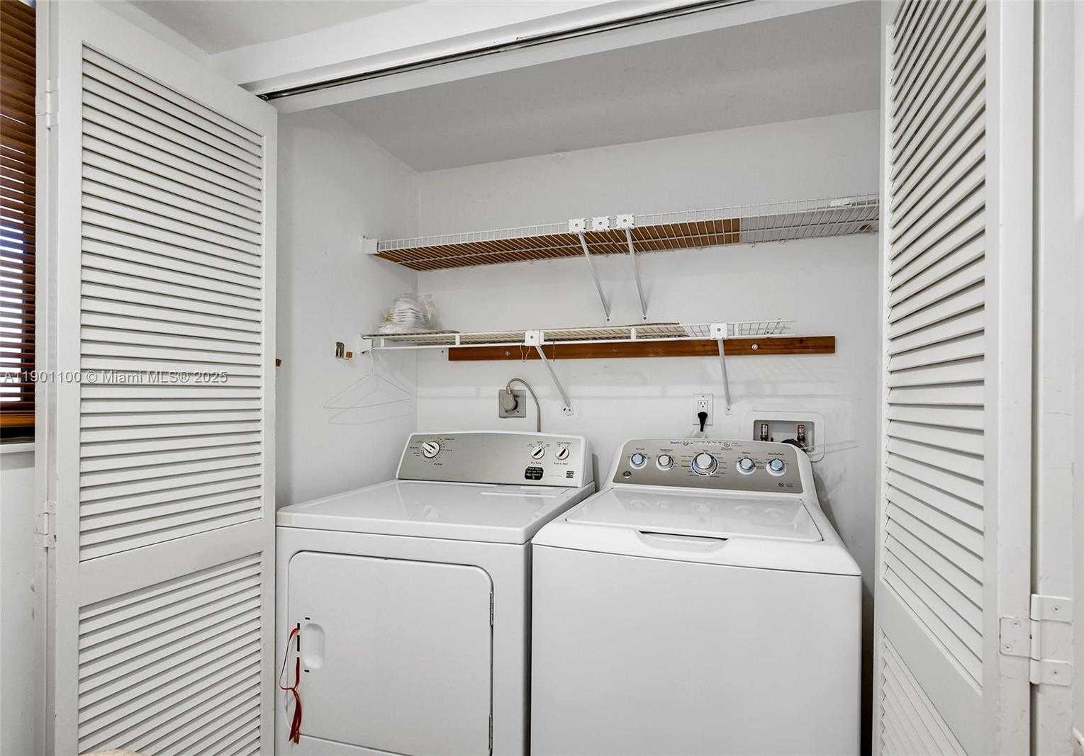 Small Image of 2600 CARDENA ST #PH2, Coral Gables Number 30