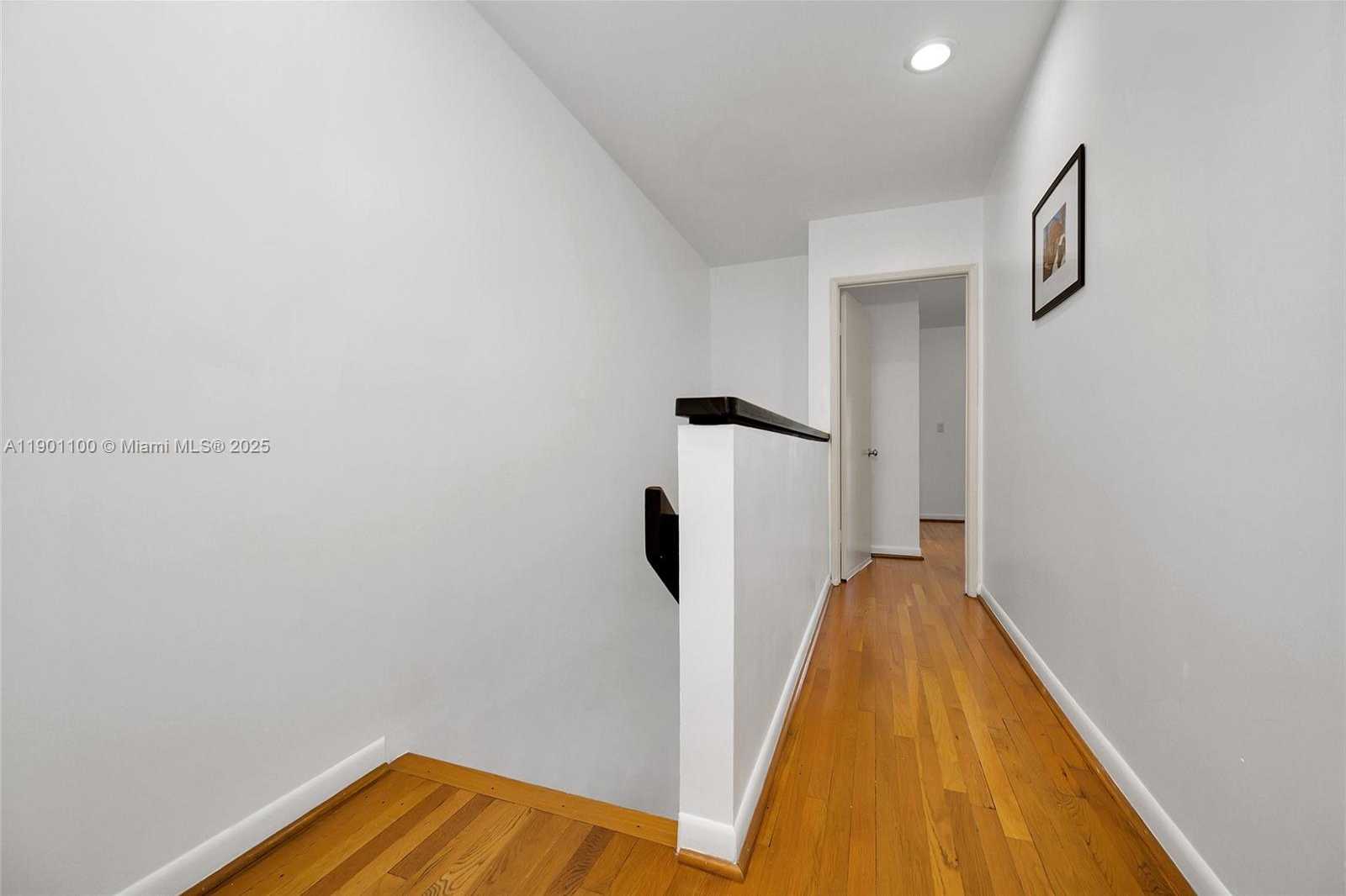 Small Image of 2600 CARDENA ST #PH2, Coral Gables Number 31