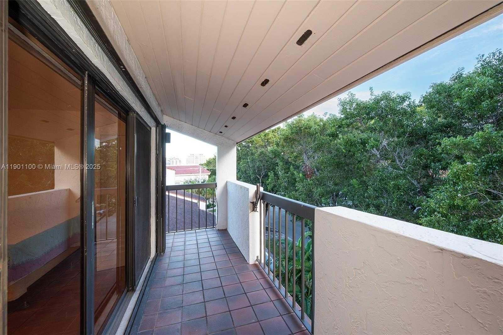 Small Image of 2600 CARDENA ST #PH2, Coral Gables Number 36