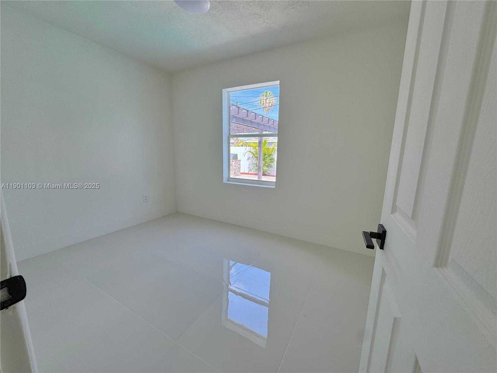 Small Image of 5101 SOUTH WEST 112TH PL, Miami Number 17
