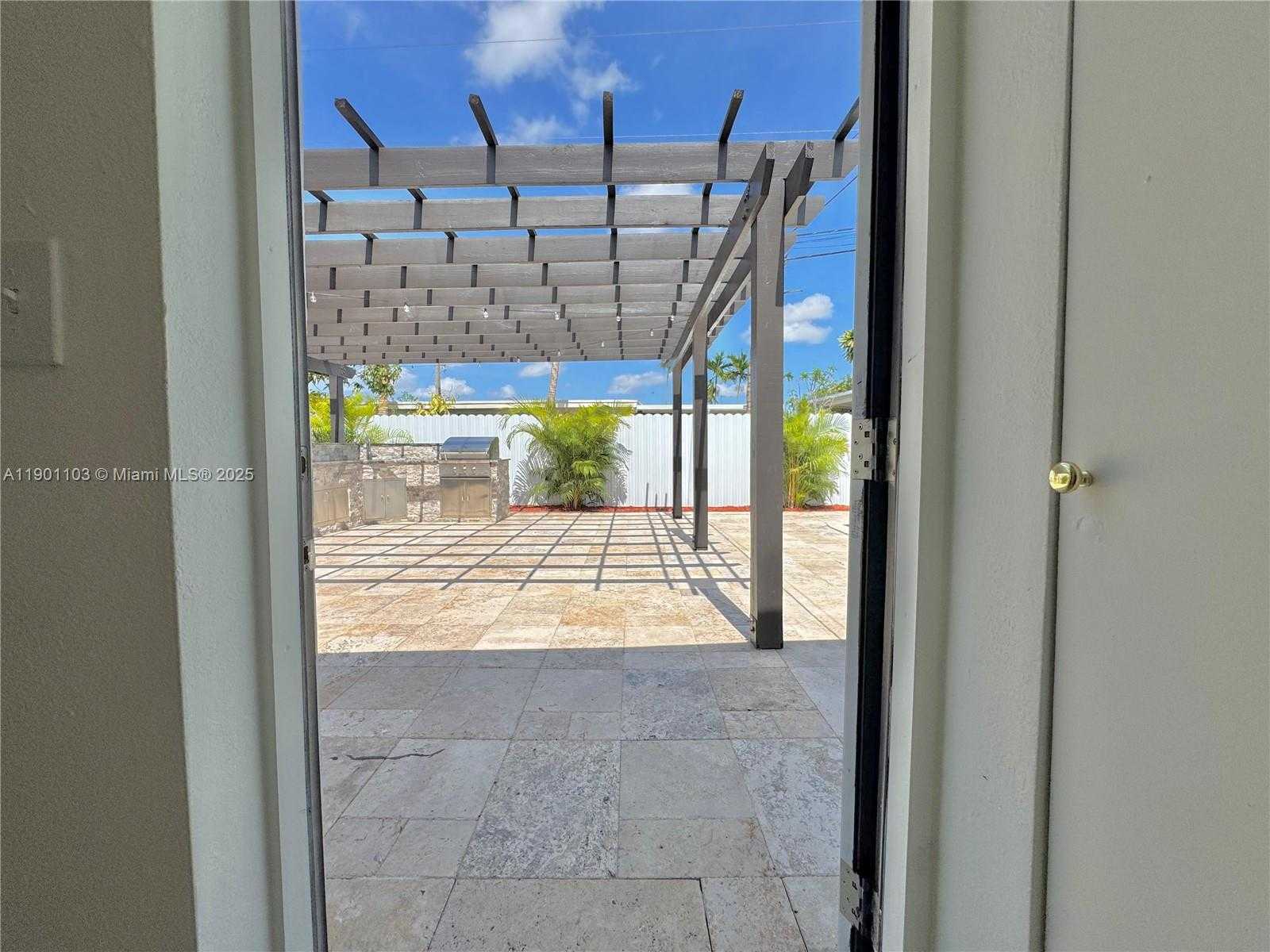 Small Image of 5101 SOUTH WEST 112TH PL, Miami Number 18