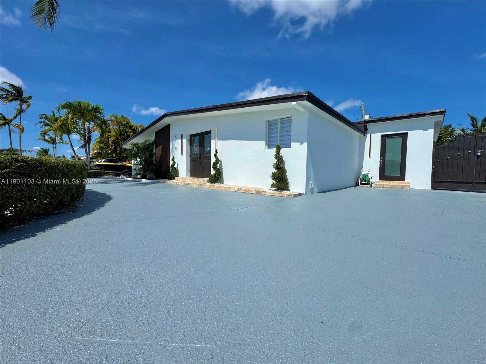 Small Image of 5101 SOUTH WEST 112TH PL, Miami Number 26