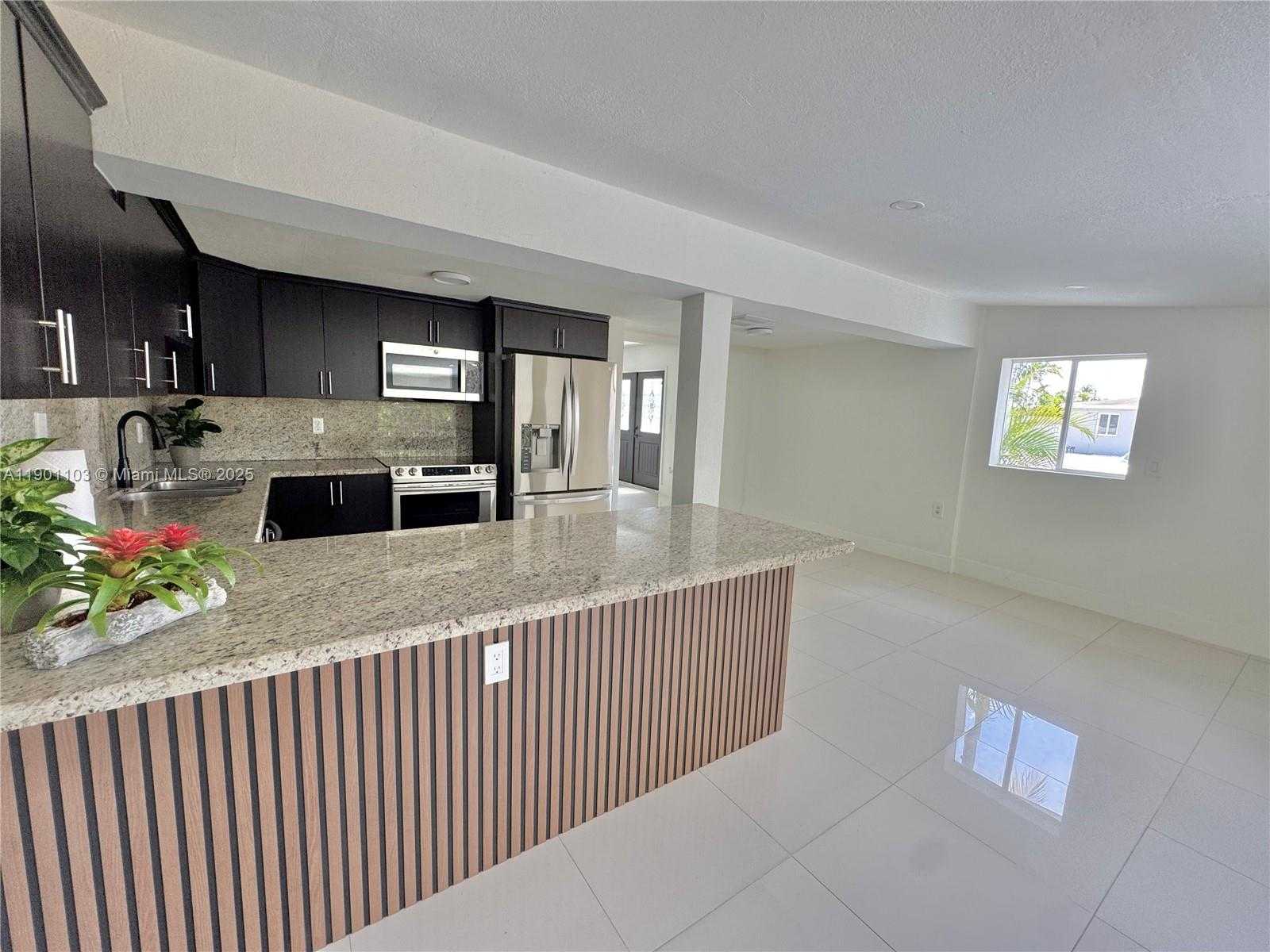 Small Image of 5101 SOUTH WEST 112TH PL, Miami Number 3