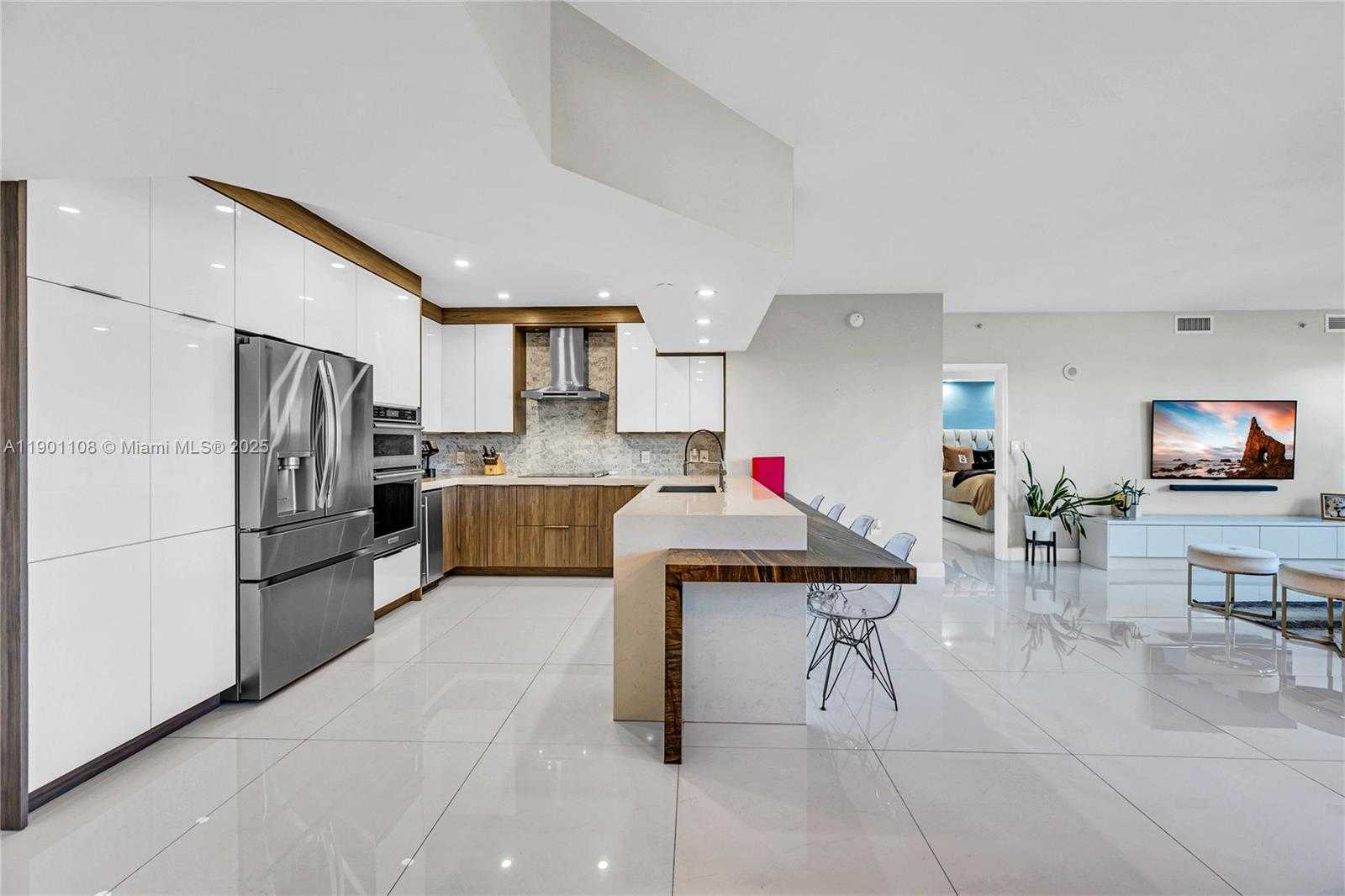 Small Image of 19900 EAST COUNTRY CLUB DR #1003, Aventura Number 5