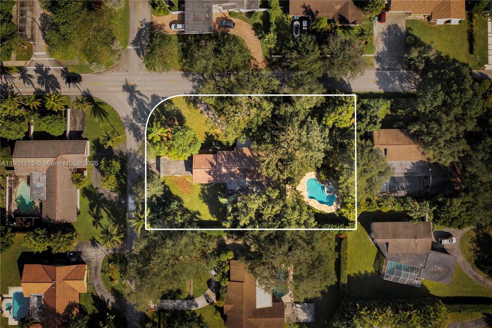 Small Image of 8390 SOUTH WEST 132ND ST, Pinecrest Number 11