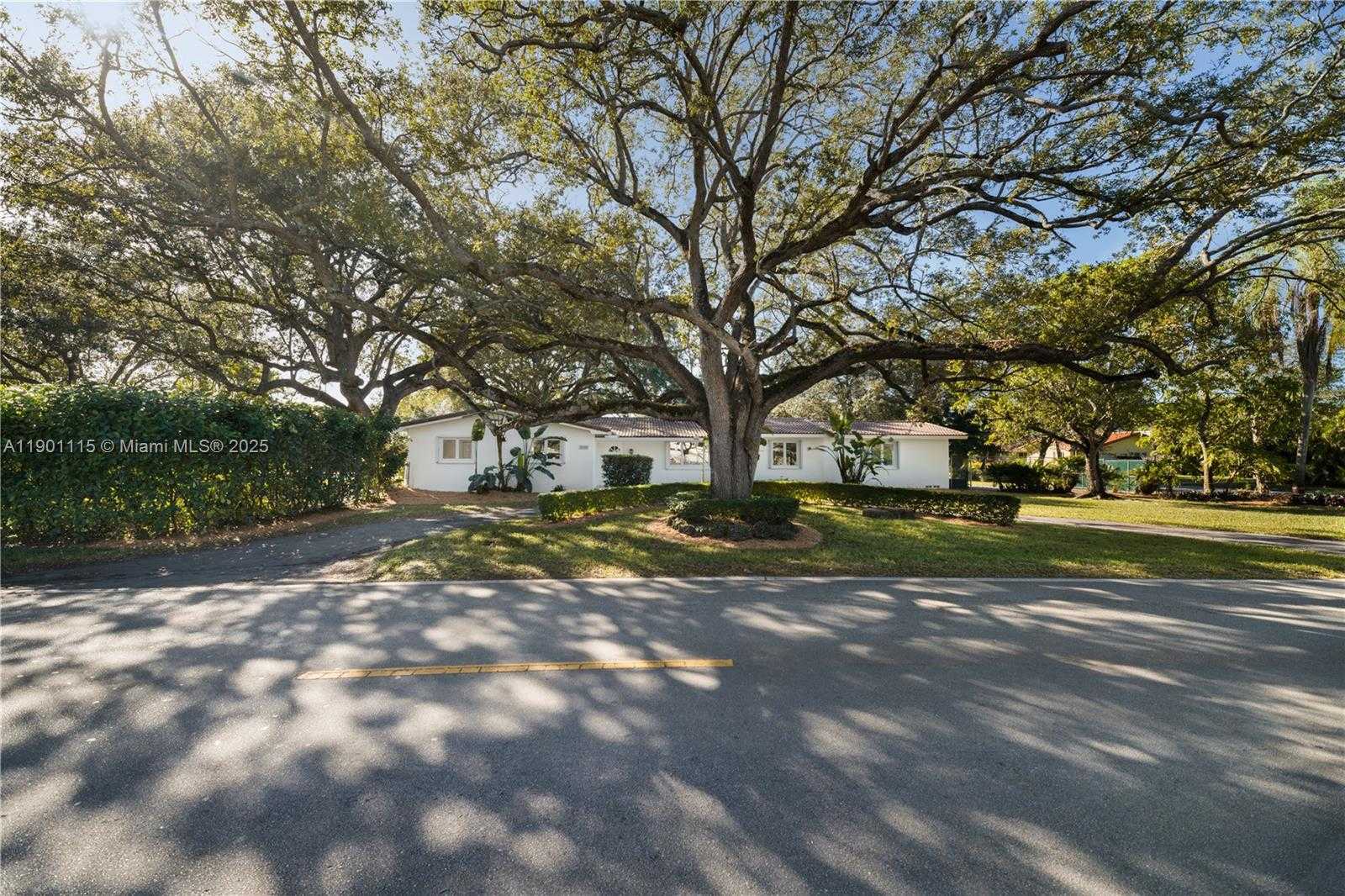 Small Image of 8390 SOUTH WEST 132ND ST, Pinecrest Number 3