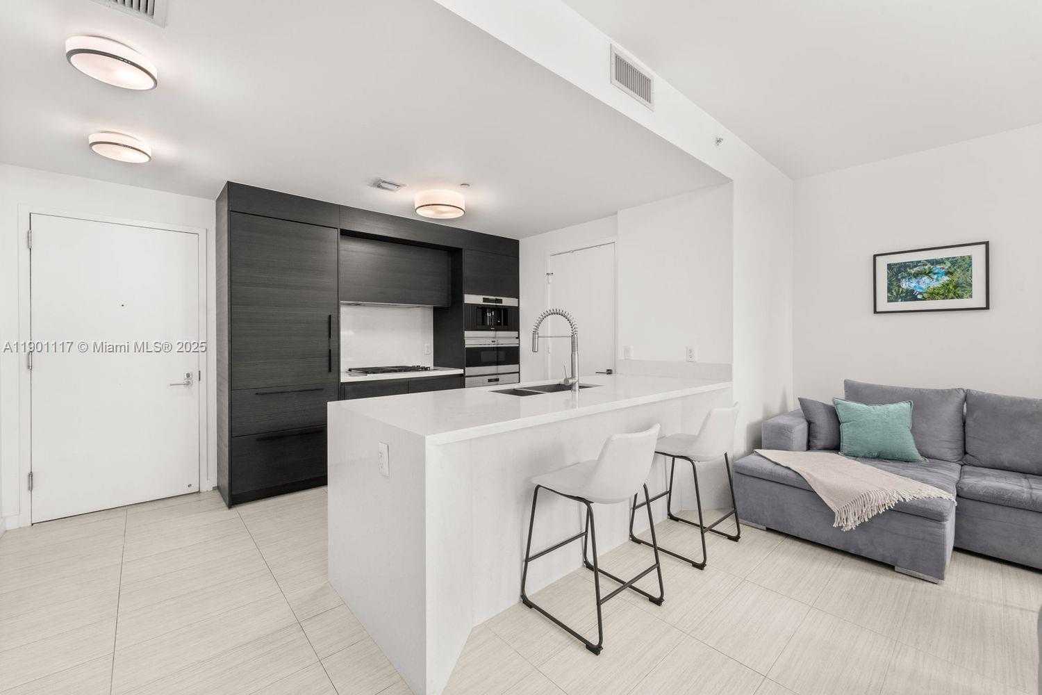 Small Image of 1 COLLINS AVE #108, Miami Beach Number 5