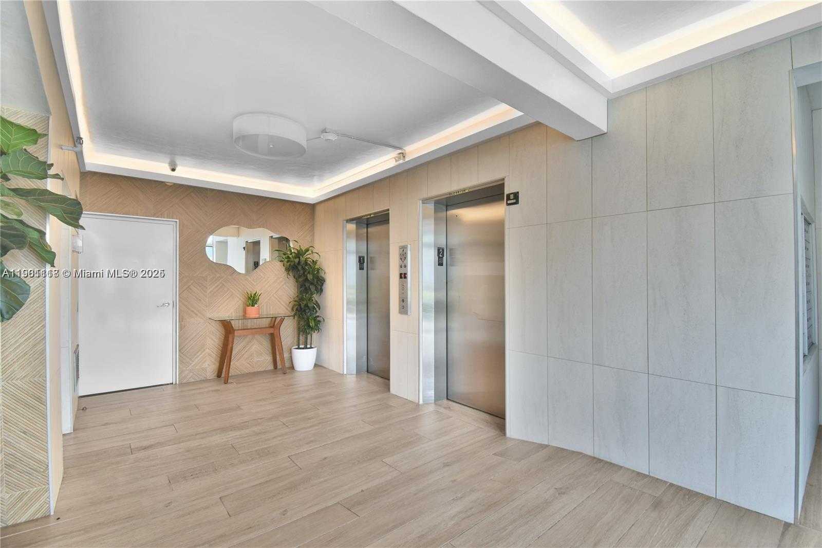 Small Image of 1331 LINCOLN RD #804, Miami Beach Number 3
