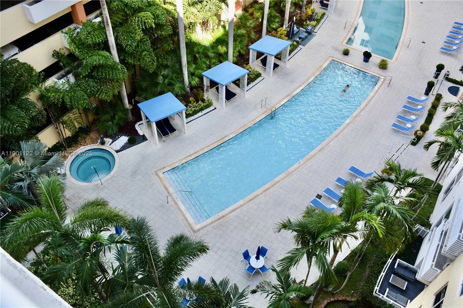 Small Image of Aventura Number 10