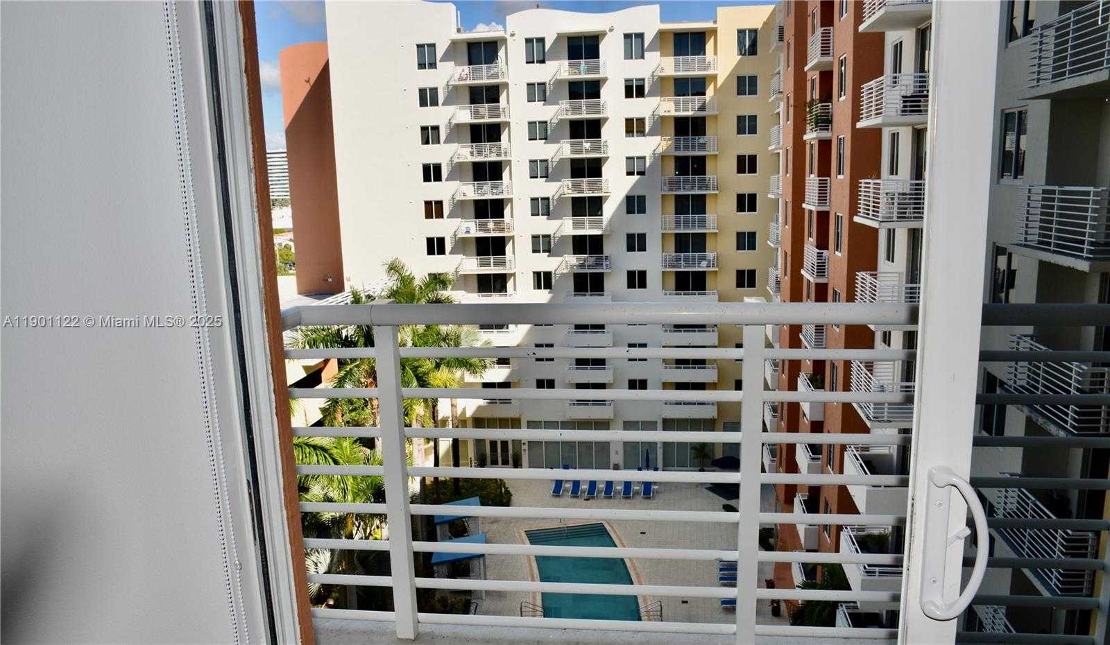 Small Image of Aventura Number 13