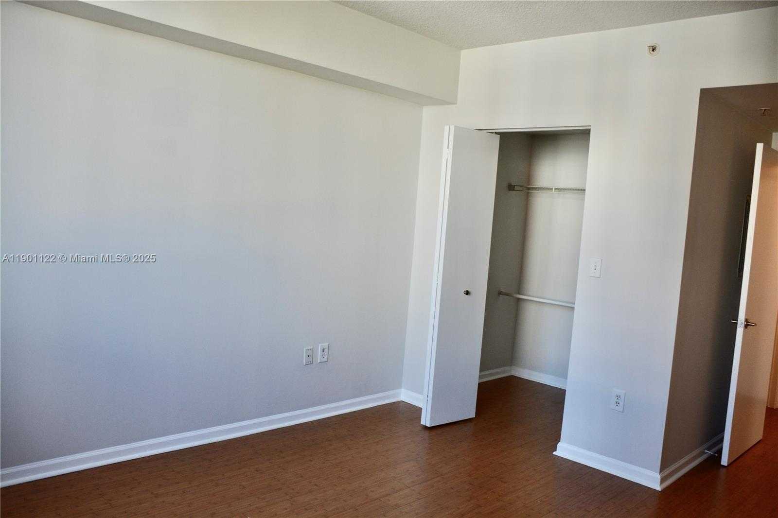 Small Image of Aventura Number 15