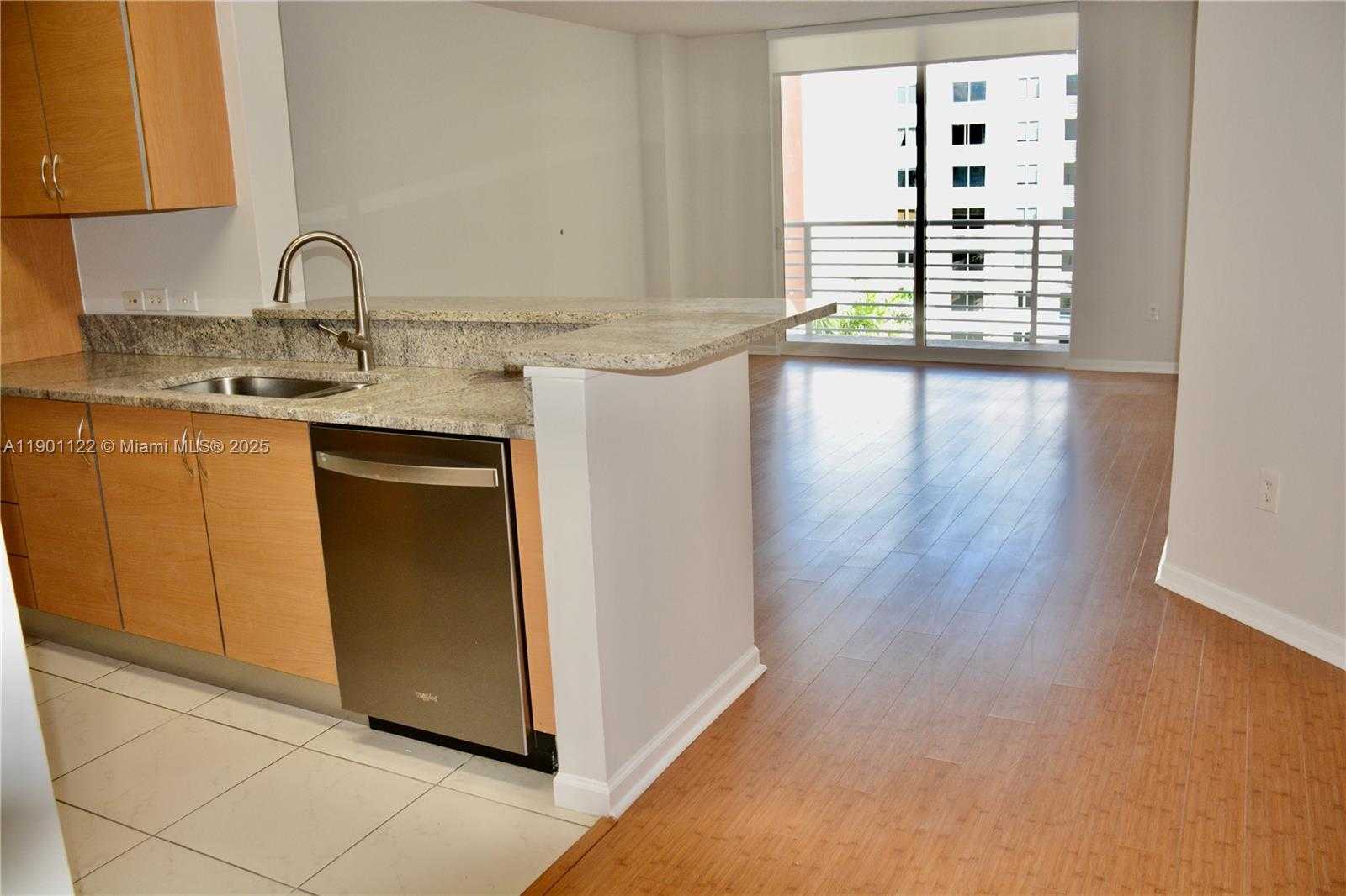 Small Image of Aventura Number 2