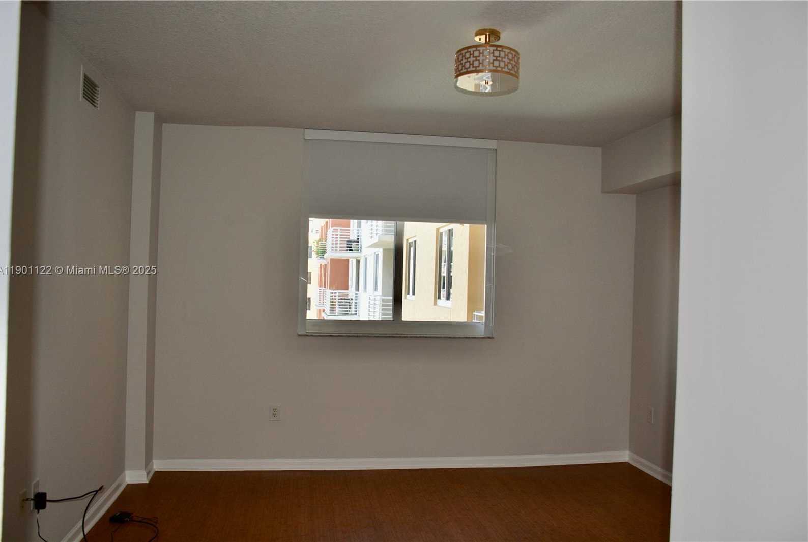 Small Image of Aventura Number 21