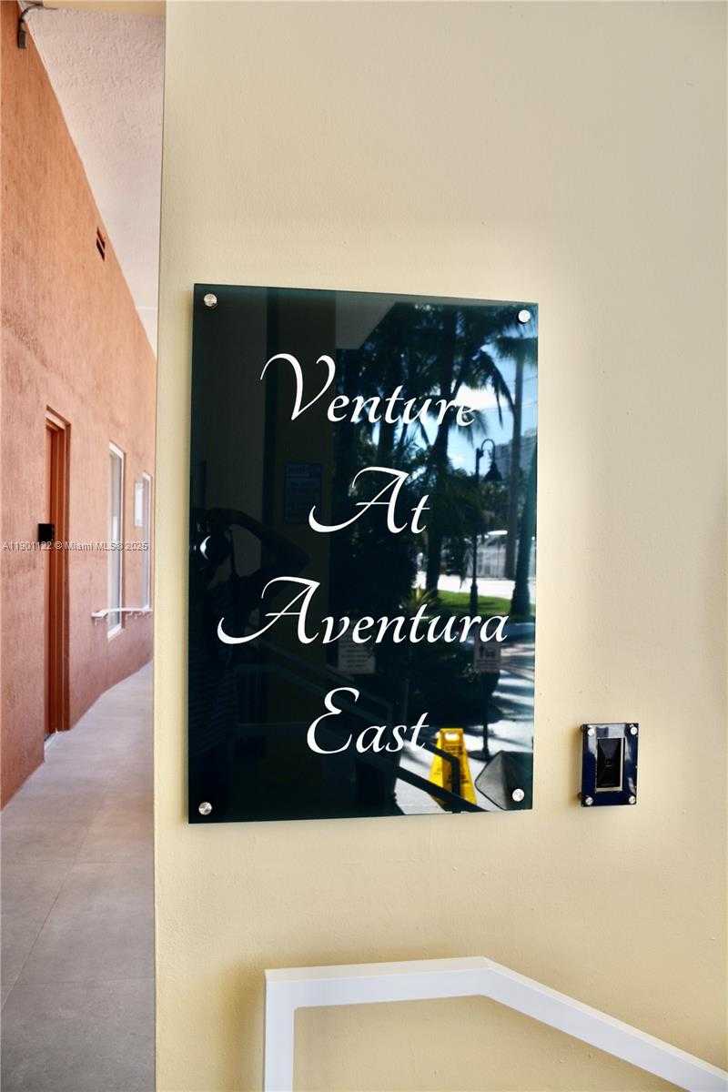 Small Image of Aventura Number 23