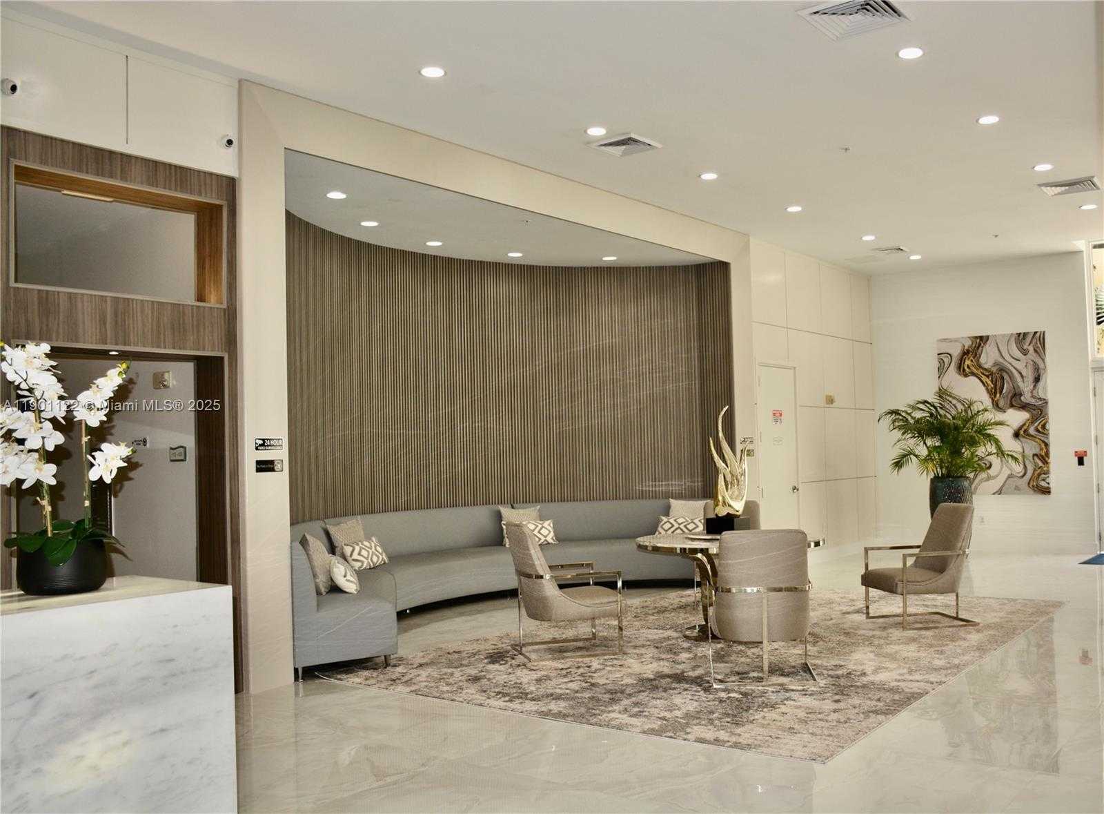 Small Image of Aventura Number 3