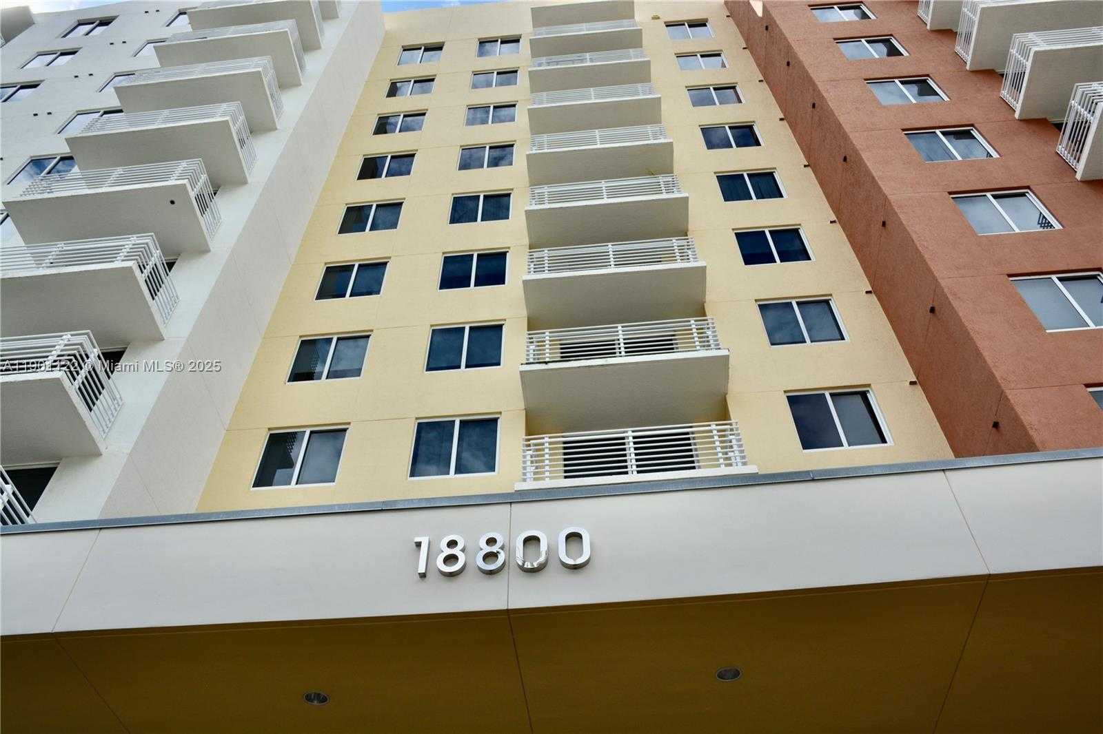 Small Image of Aventura Number 6