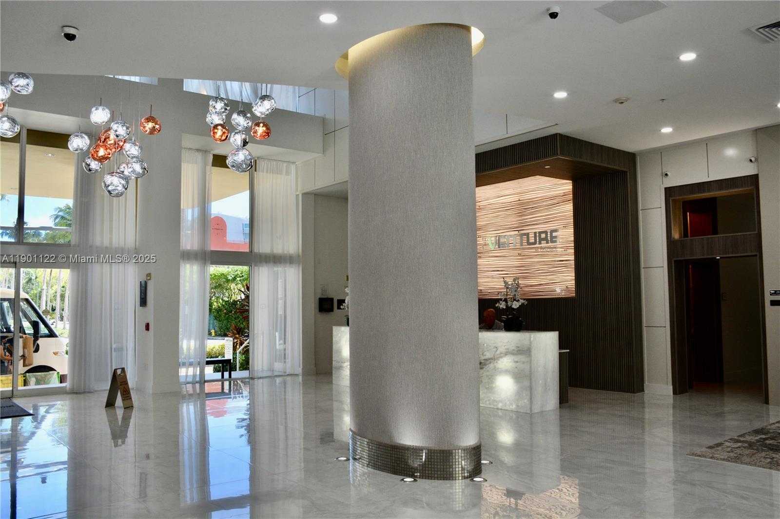 Small Image of Aventura Number 7