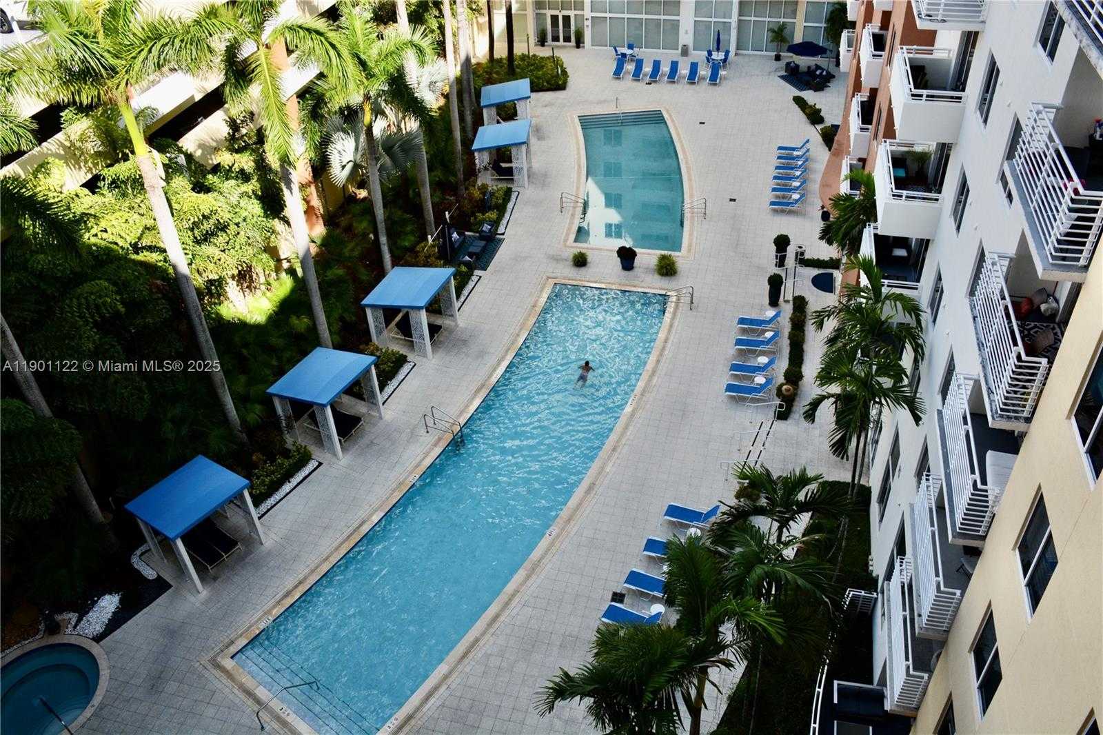 Small Image of Aventura Number 8