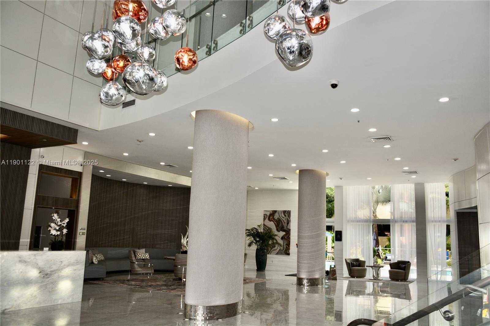 Small Image of Aventura Number 9