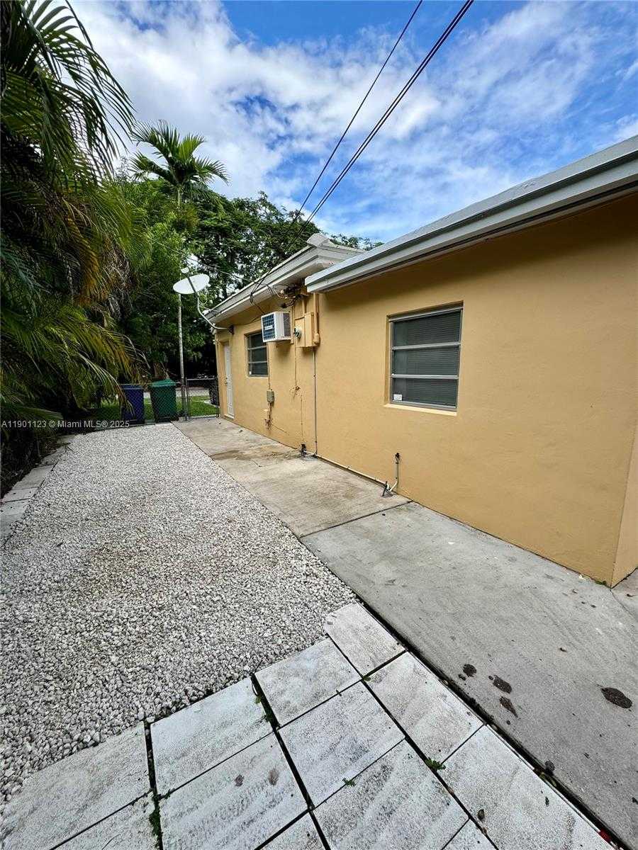 Small Image of 5700 SOUTH WEST 42ND ST #5700, Miami Number 16