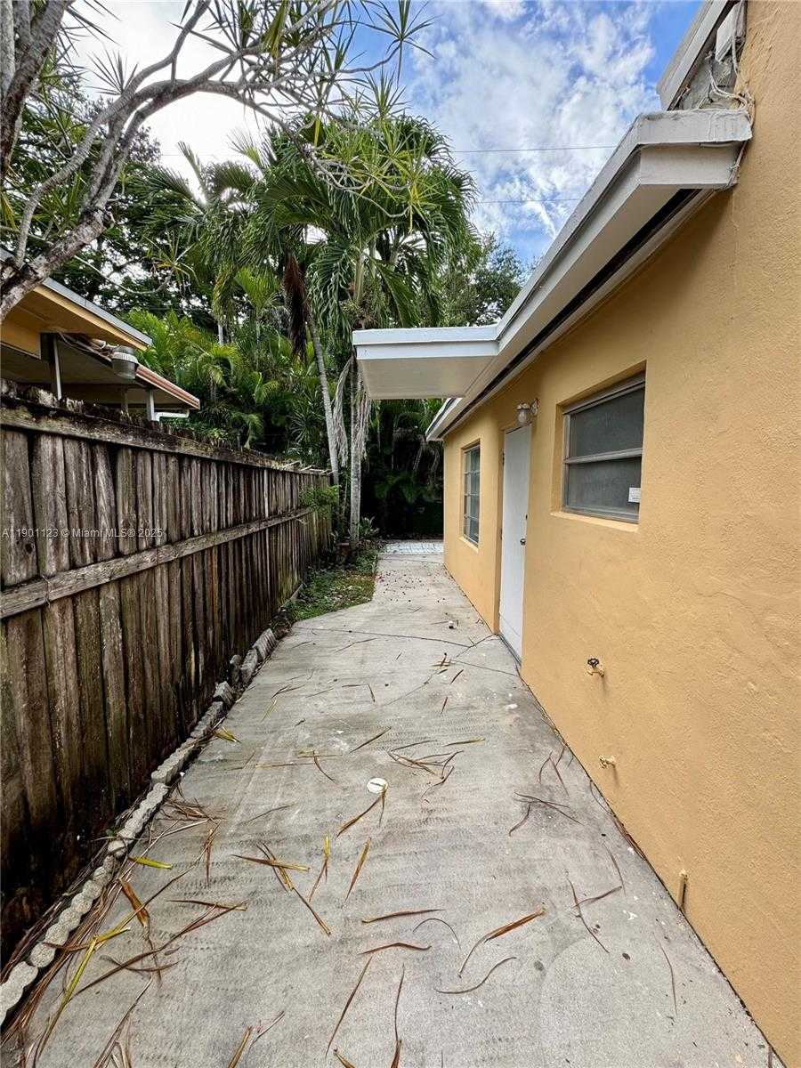 Small Image of 5700 SOUTH WEST 42ND ST #5700, Miami Number 17