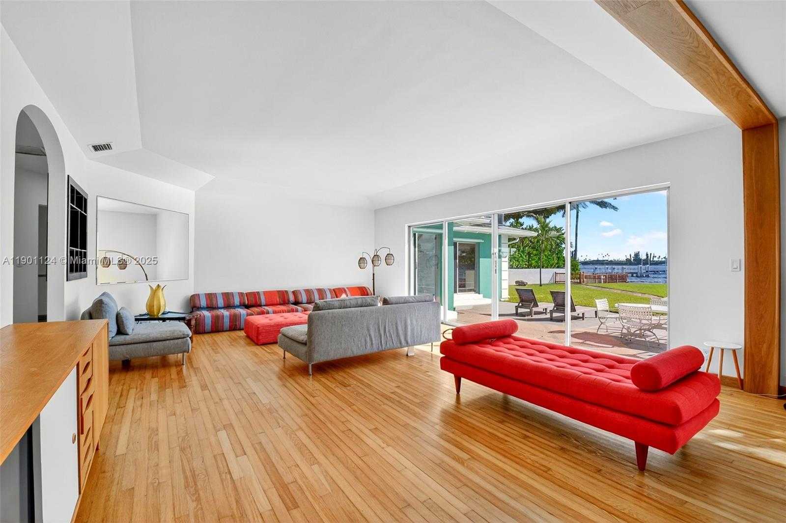 Small Image of West Palm Beach Number 10