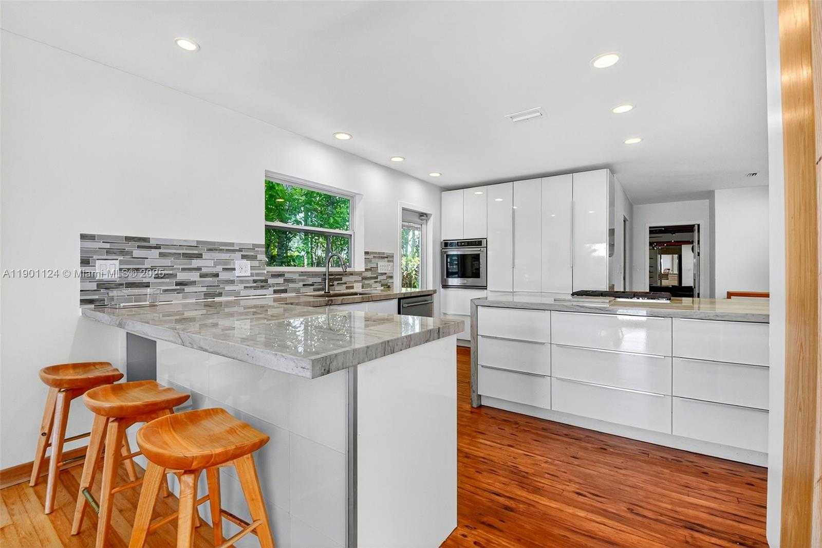 Small Image of West Palm Beach Number 14