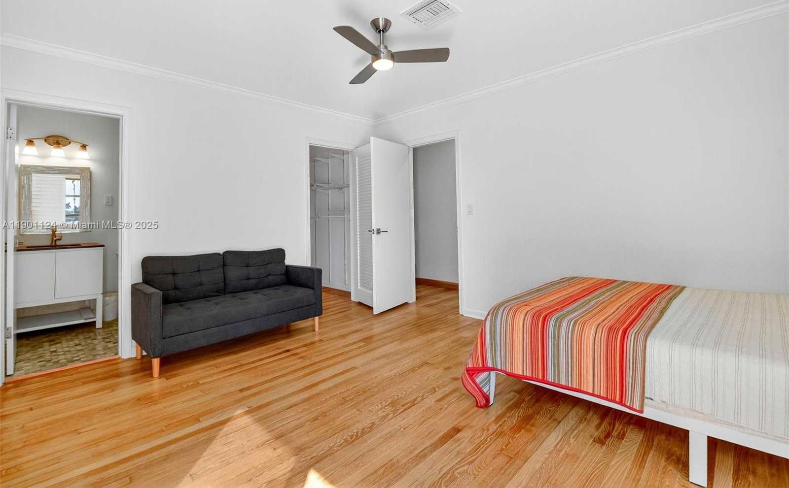 Small Image of West Palm Beach Number 25