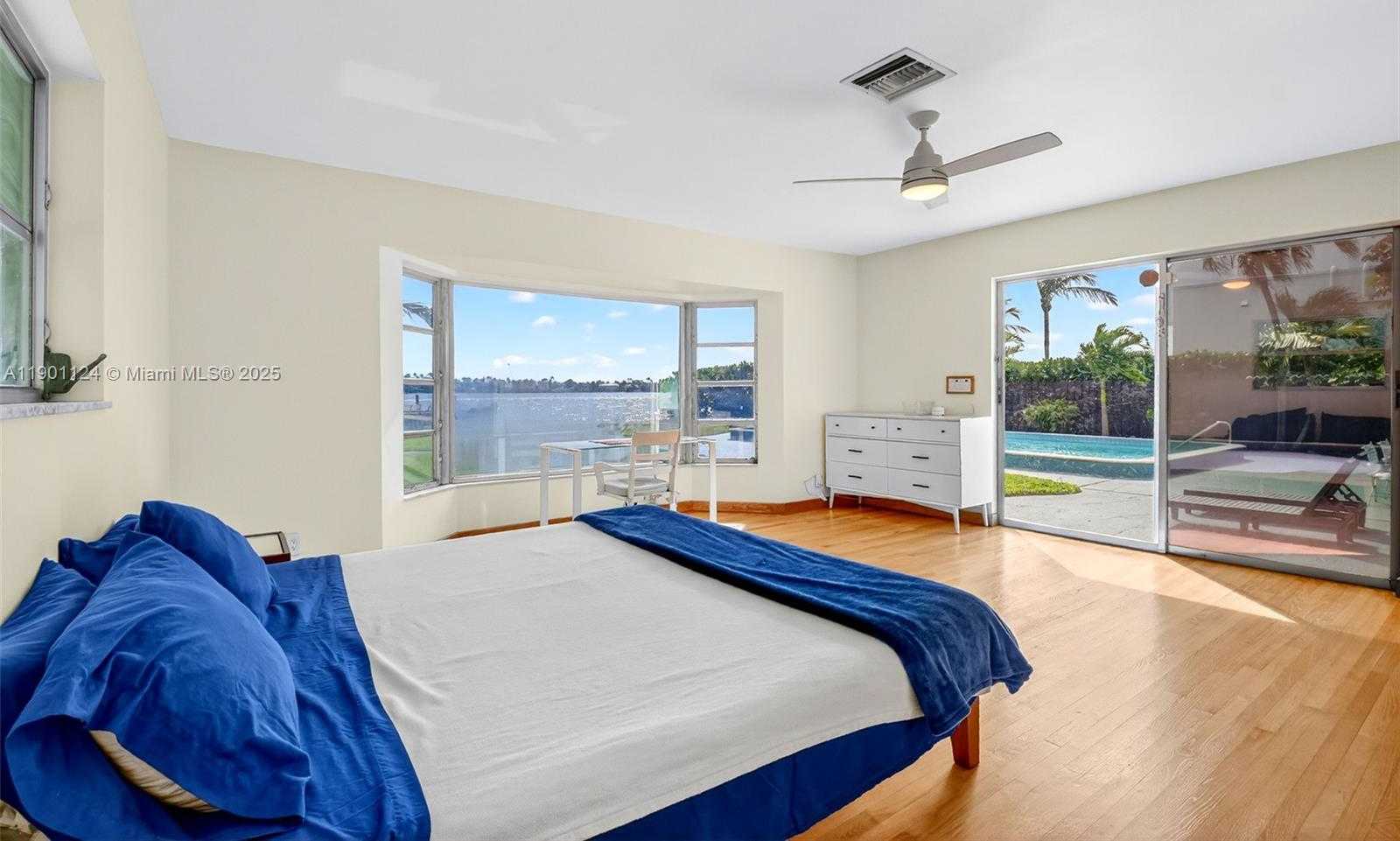 Small Image of West Palm Beach Number 28