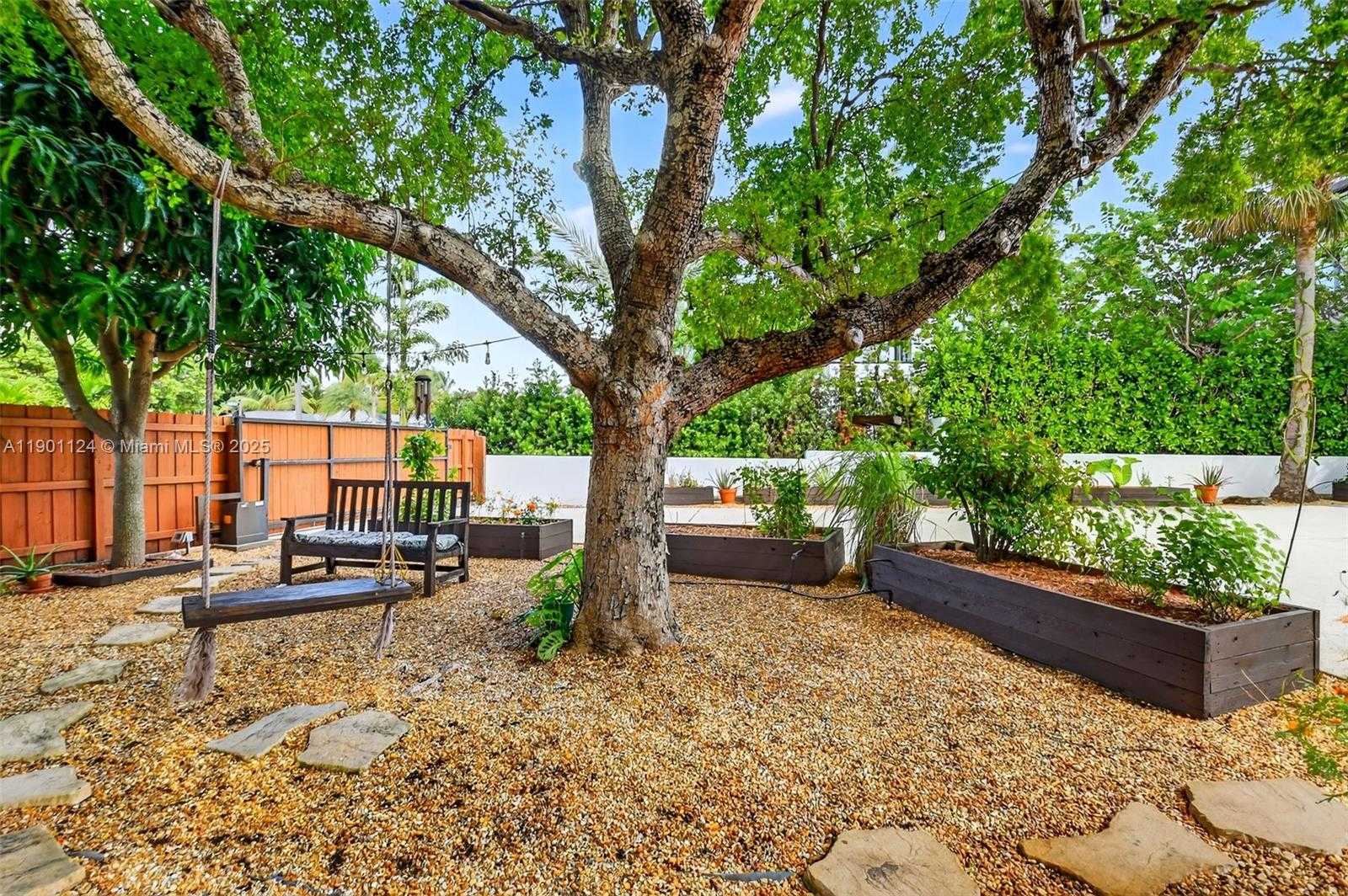 Small Image of West Palm Beach Number 3