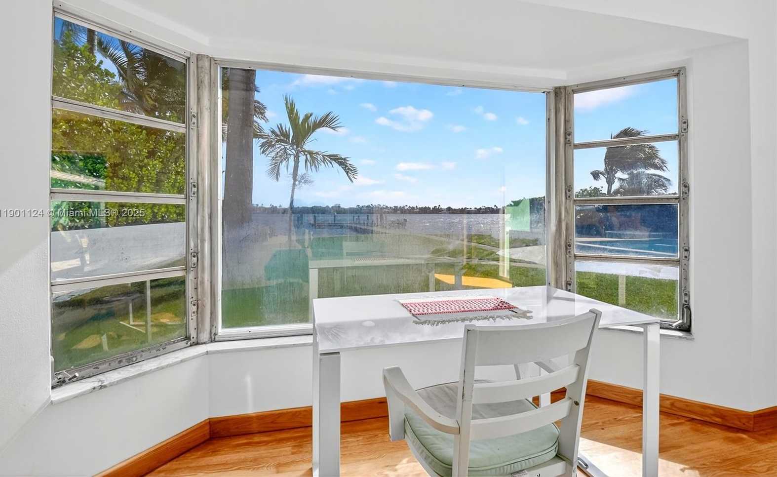 Small Image of West Palm Beach Number 30