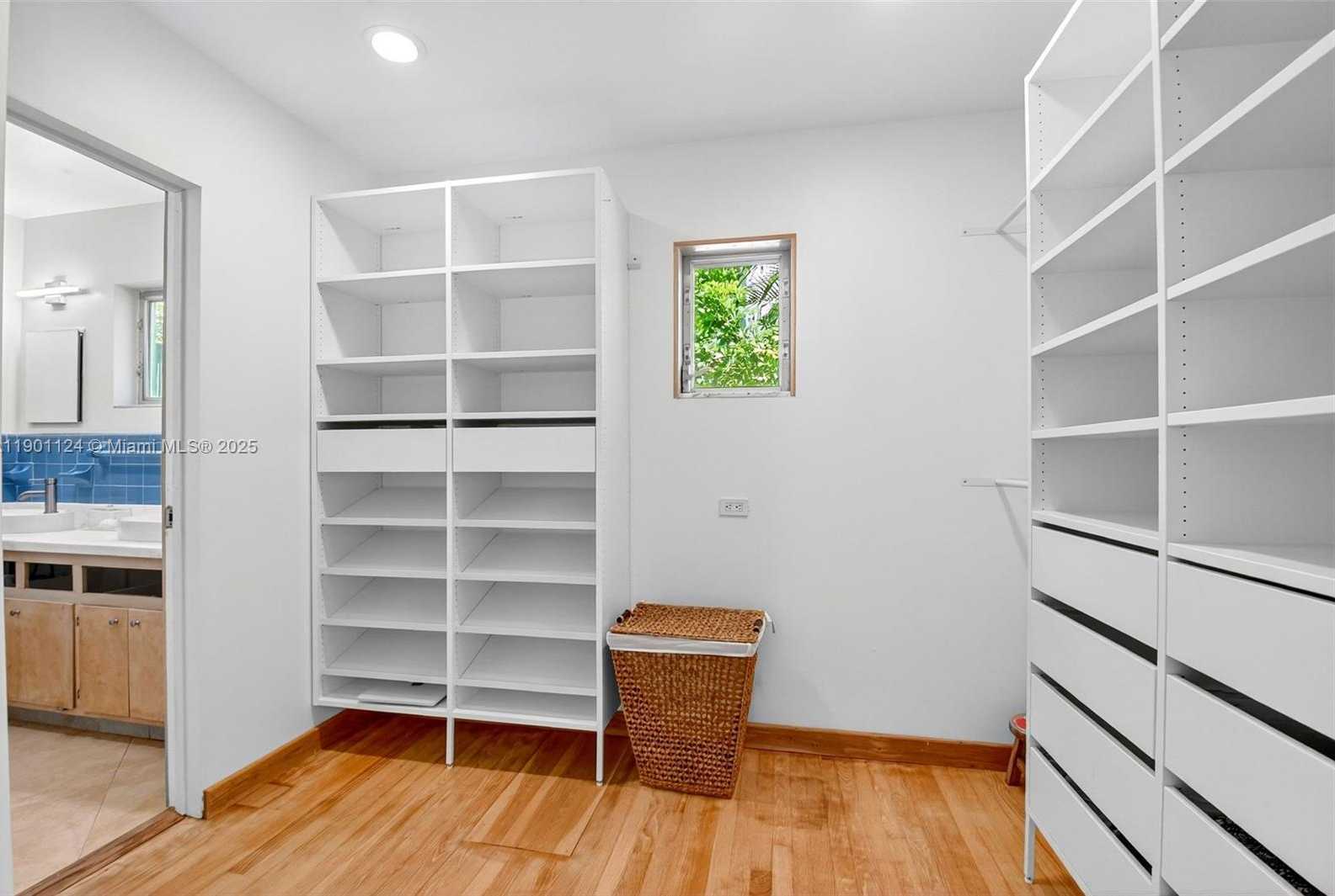 Small Image of West Palm Beach Number 32