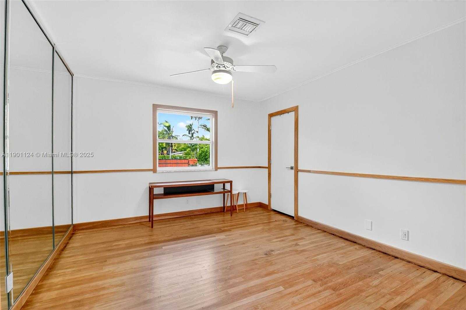 Small Image of West Palm Beach Number 33