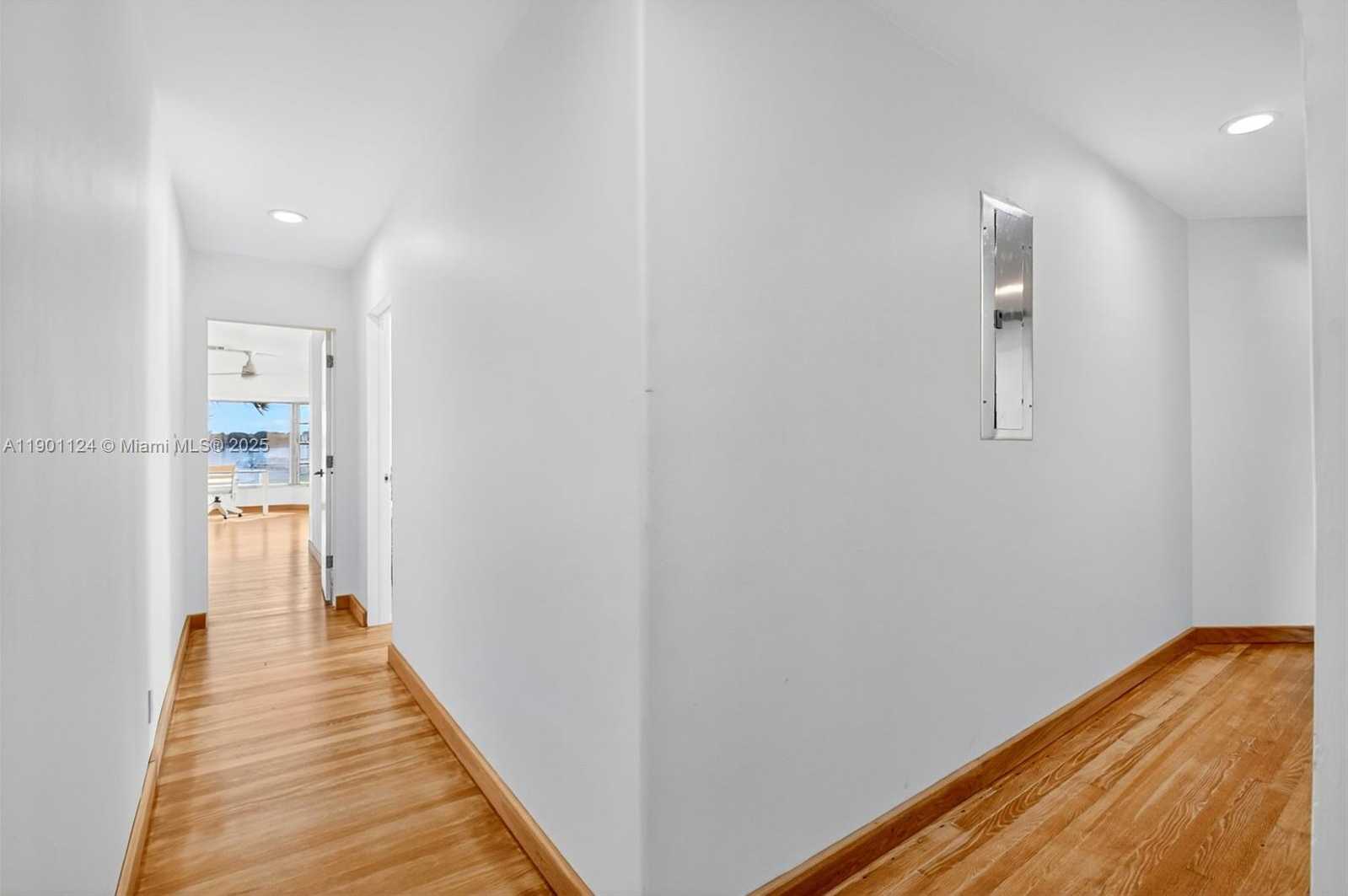 Small Image of West Palm Beach Number 34