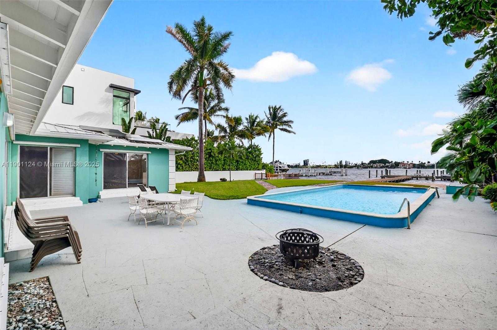 Small Image of West Palm Beach Number 36