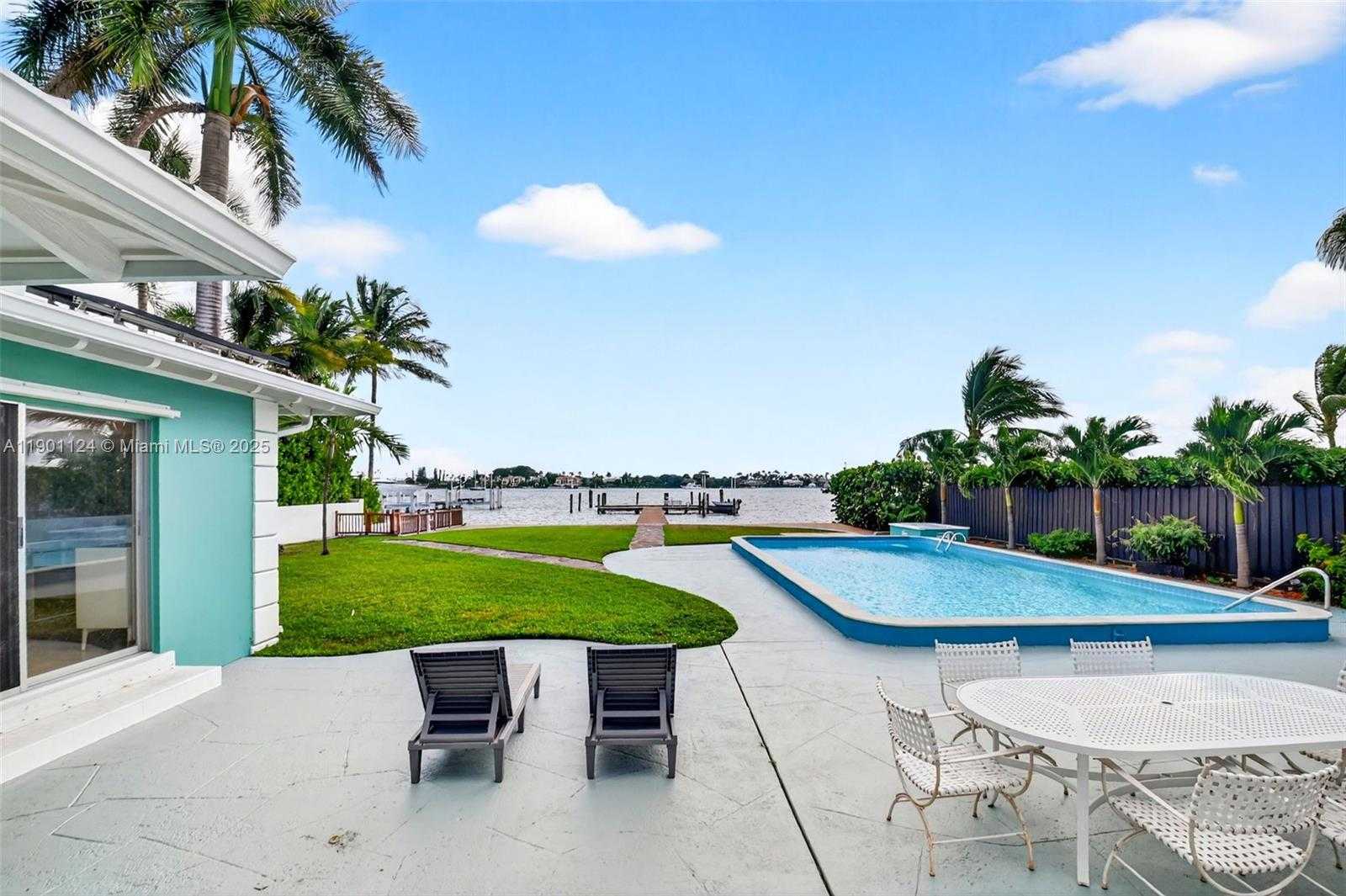 Small Image of West Palm Beach Number 38