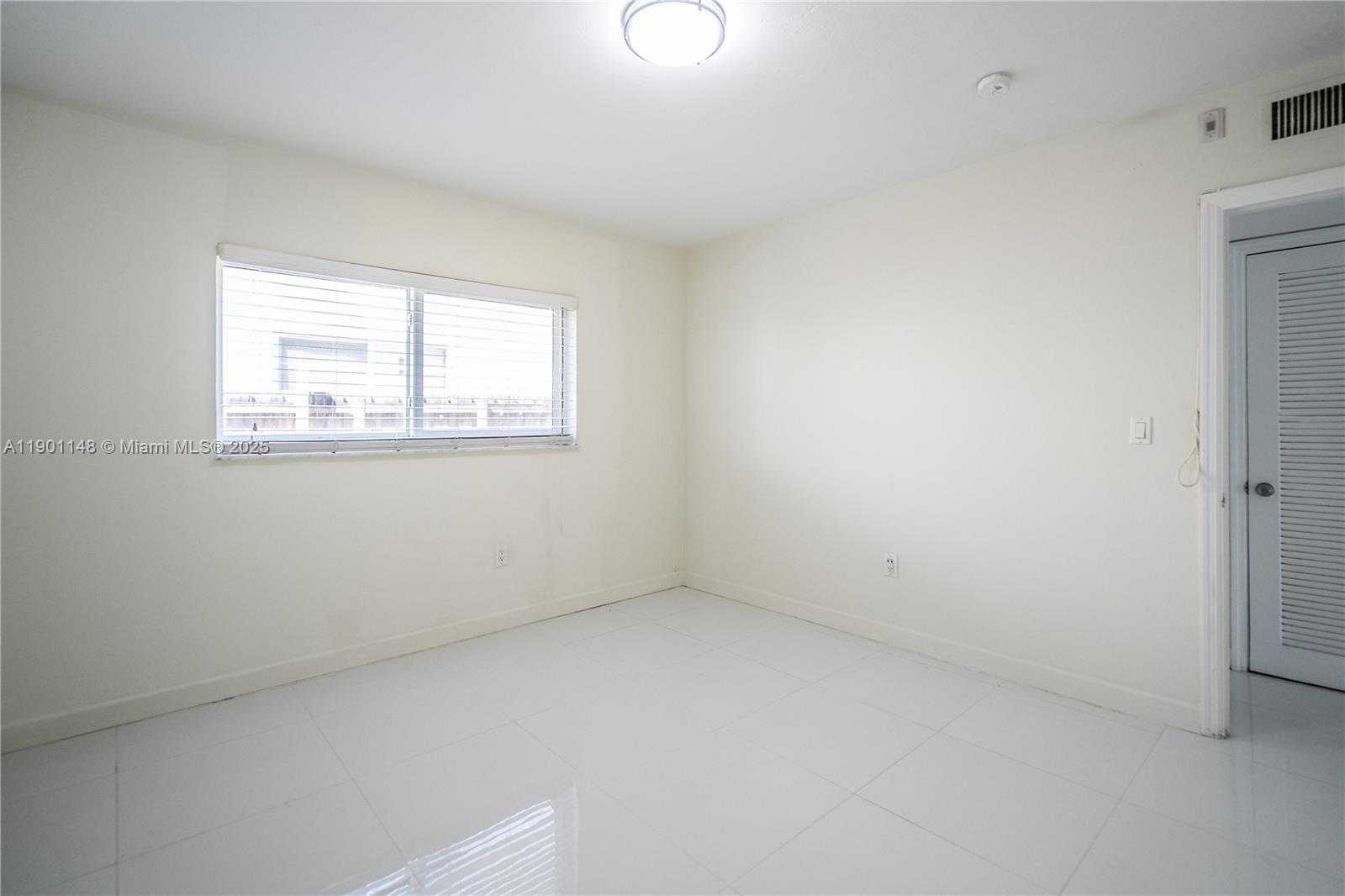 Small Image of 1940 BIARRITZ DR #3, Miami Beach Number 10