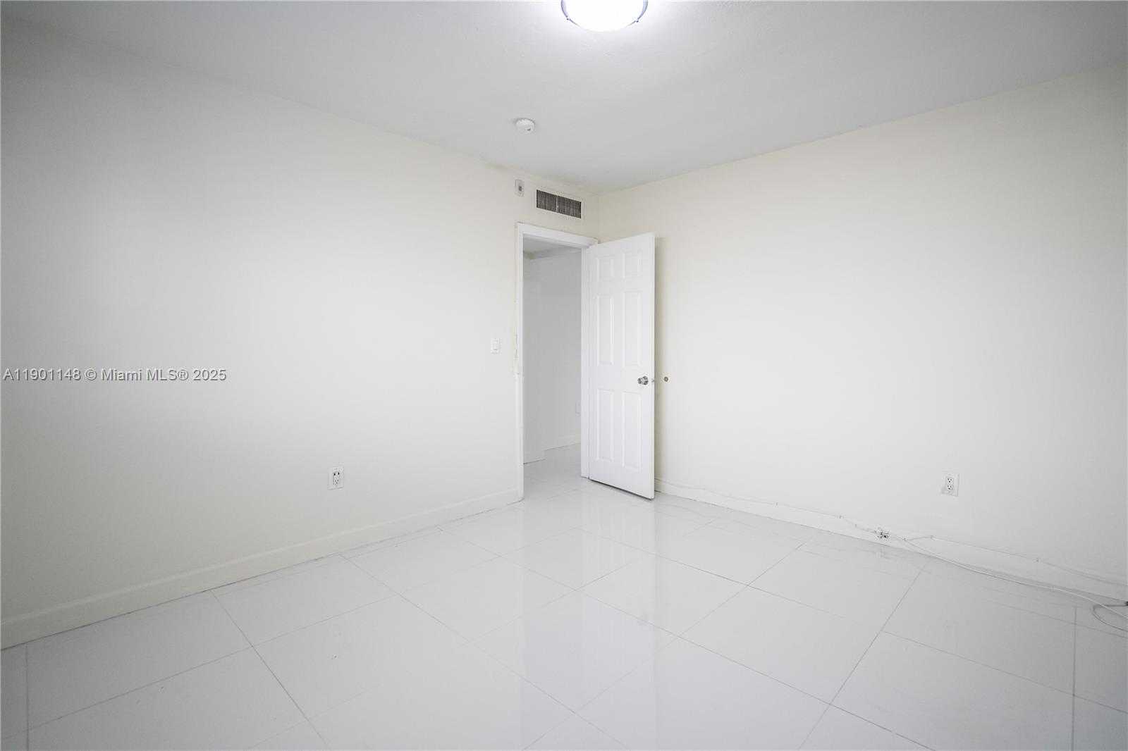 Small Image of 1940 BIARRITZ DR #3, Miami Beach Number 11