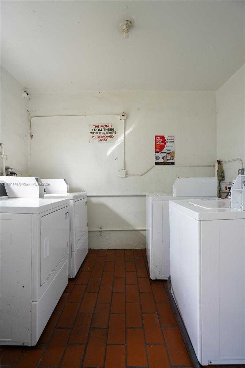 Small Image of 1940 BIARRITZ DR #3, Miami Beach Number 14