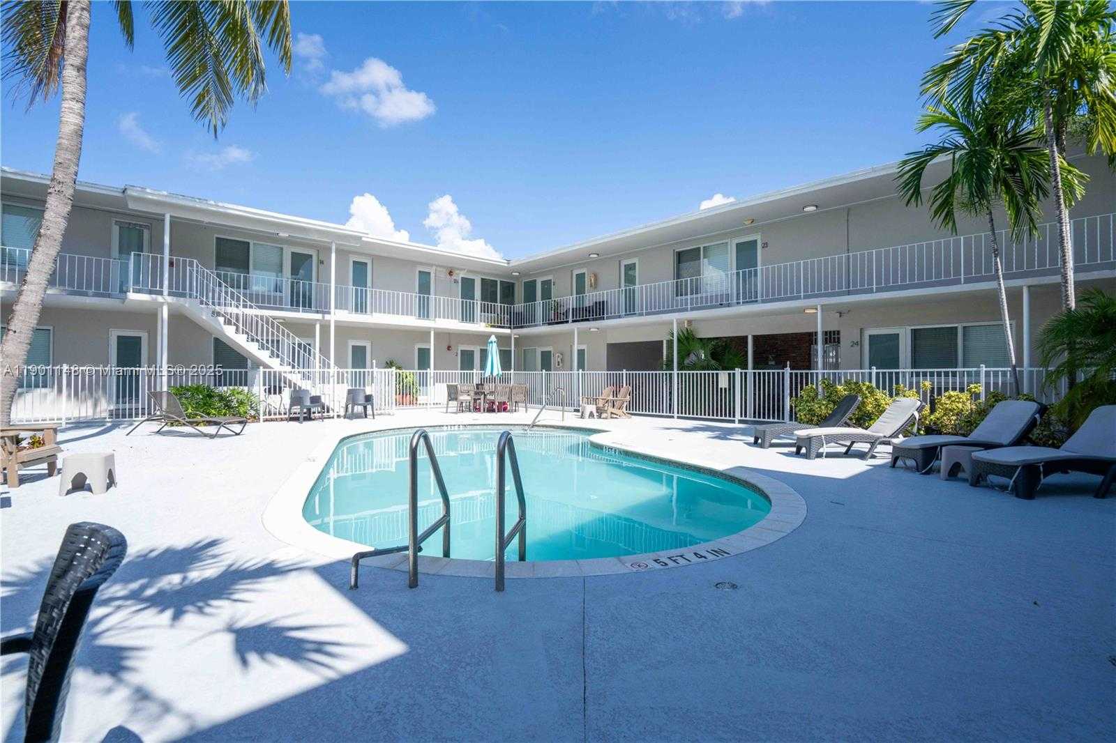 Small Image of 1940 BIARRITZ DR #3, Miami Beach Number 15
