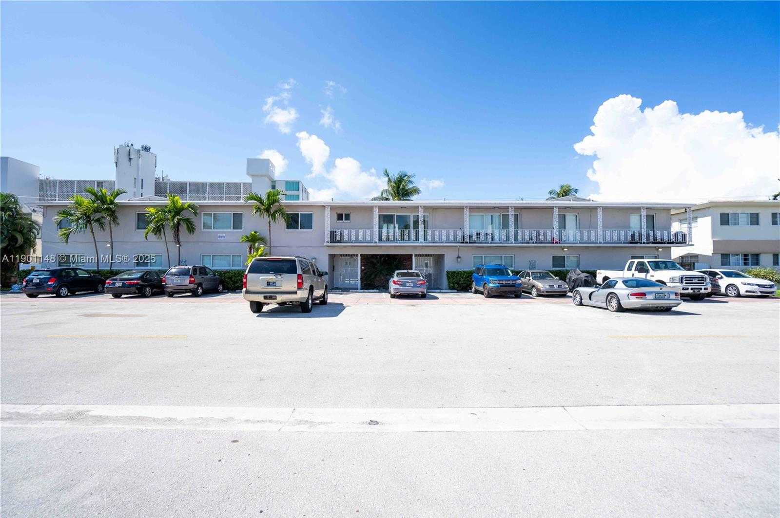 Small Image of 1940 BIARRITZ DR #3, Miami Beach Number 17