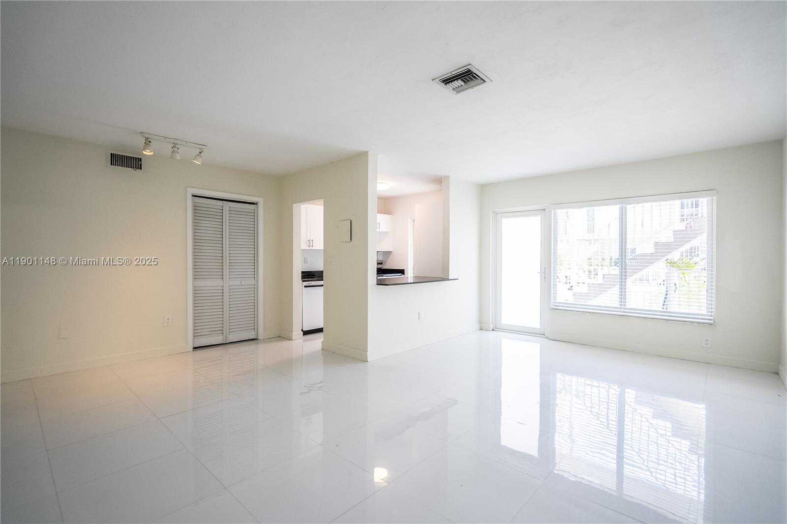 Small Image of 1940 BIARRITZ DR #3, Miami Beach Number 2