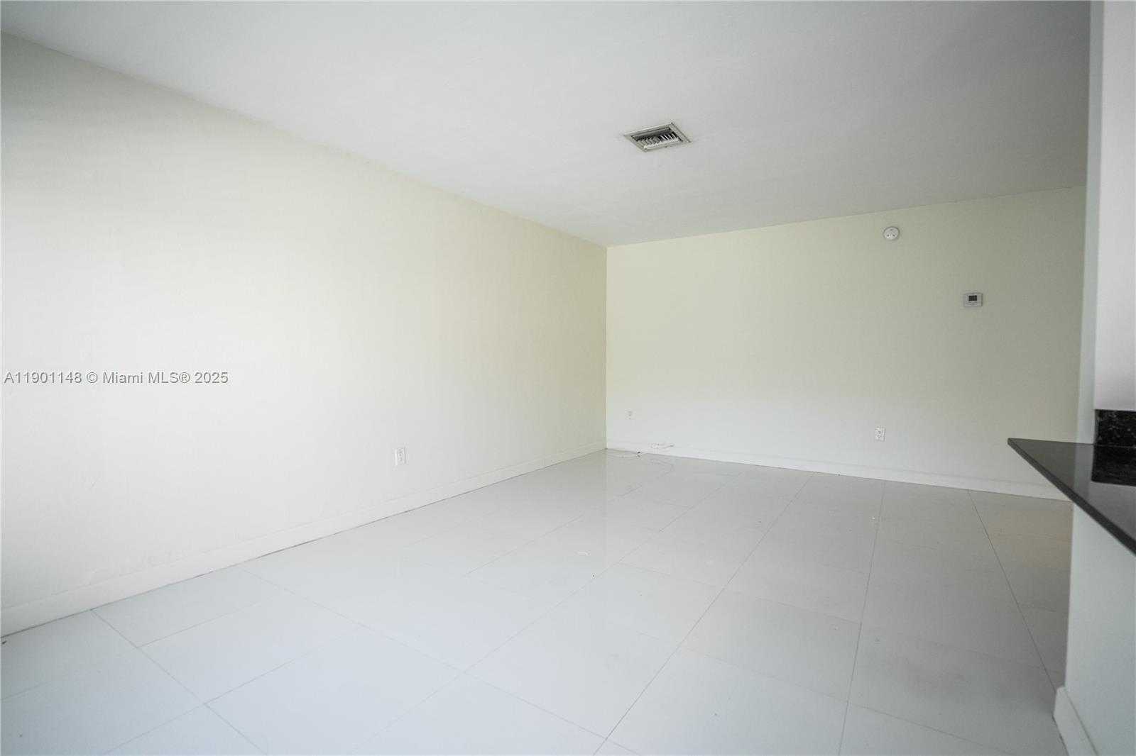 Small Image of 1940 BIARRITZ DR #3, Miami Beach Number 5
