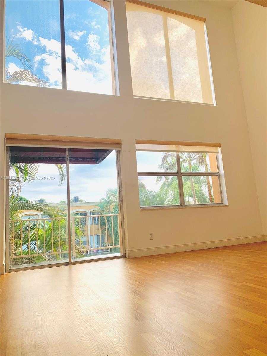 Small Image of 18111 NORTH WEST 68TH AVE #F207, Hialeah Number 12