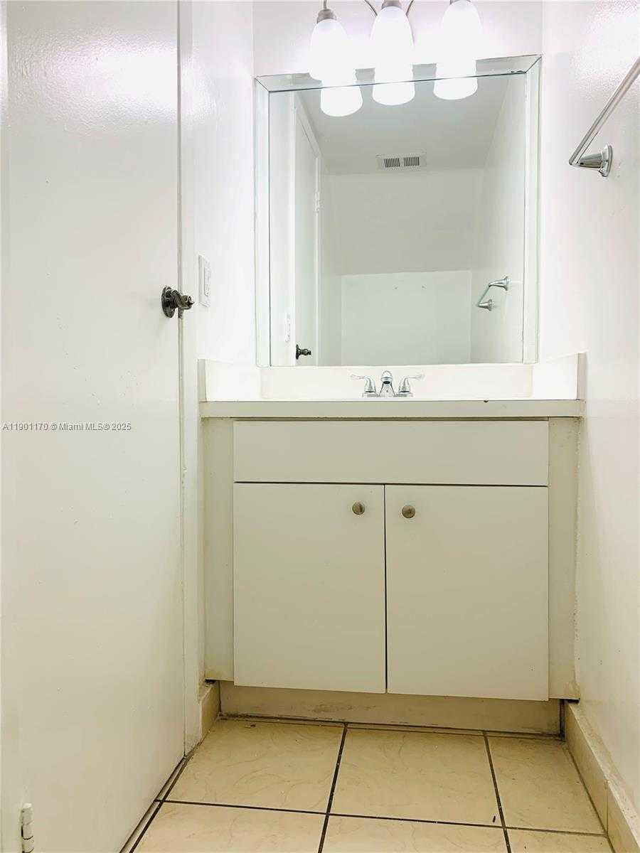 Small Image of 18111 NORTH WEST 68TH AVE #F207, Hialeah Number 14