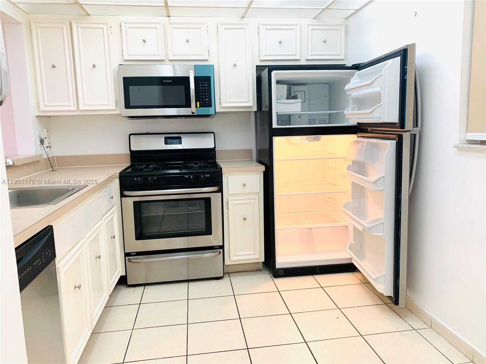 Small Image of 18111 NORTH WEST 68TH AVE #F207, Hialeah Number 16
