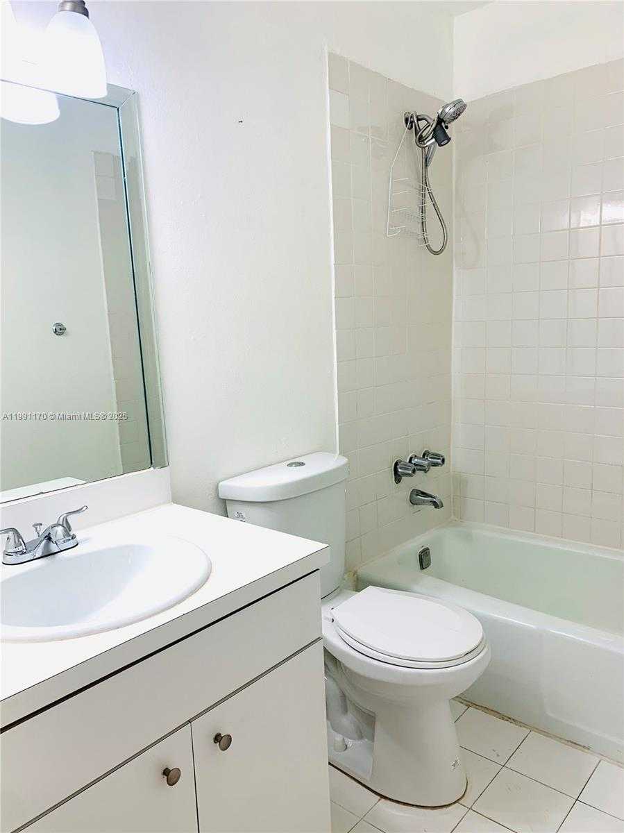 Small Image of 18111 NORTH WEST 68TH AVE #F207, Hialeah Number 5