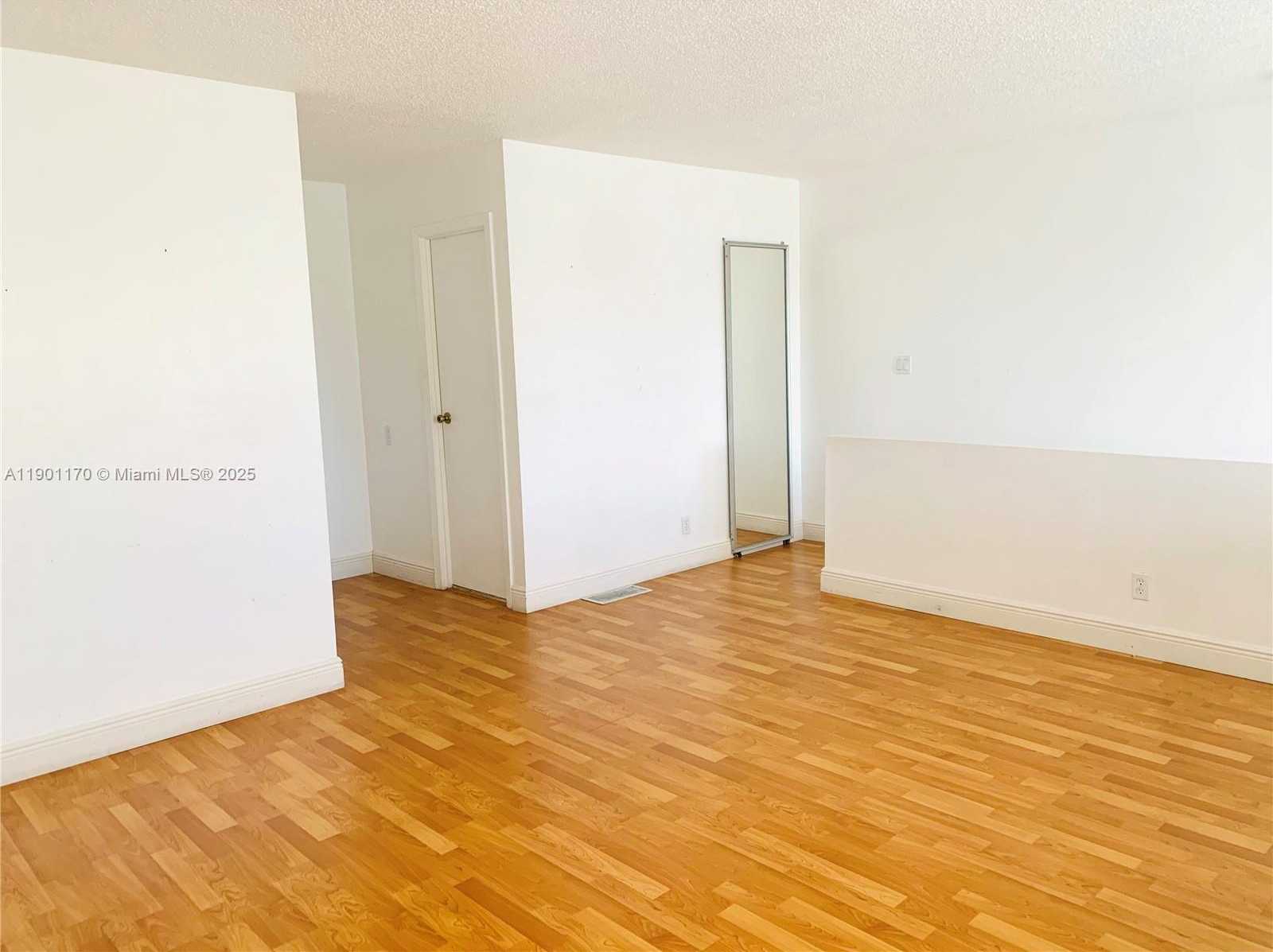 Small Image of 18111 NORTH WEST 68TH AVE #F207, Hialeah Number 6